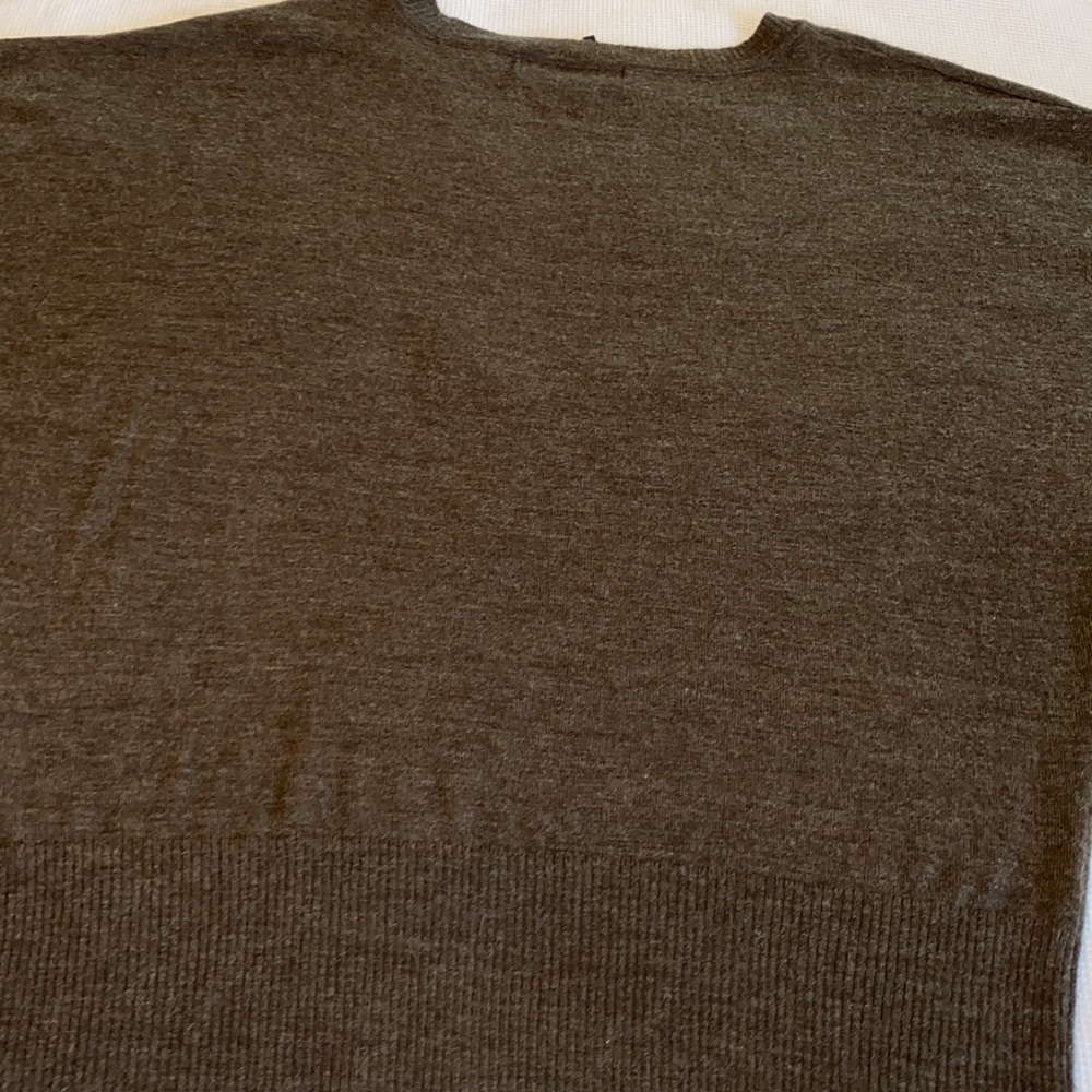 Woman’s brown Blouse Cats and bow size Large - Picture 10 of 10